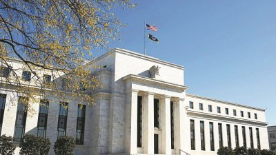 美联储宣布维持利率不变。