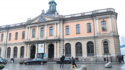 决定诺贝尔文学奖得主的瑞典学院，深受性侵丑闻影响，今年的文学奖押至明年颁发。这是瑞典学院的外观。 