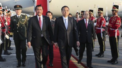 中国总理李克强6日乘专机抵达雅加达，开始对印尼进行正式访问。 