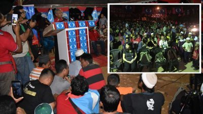 敦马哈迪在武吉玛鲁演讲，受到当地居民的热烈欢迎。
