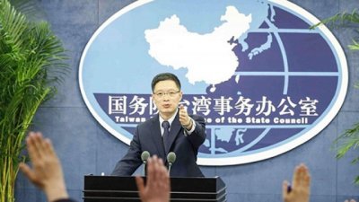 国台办新闻发言人安峰山轰蔡英文，造成了当前两岸关系的紧张对立。
