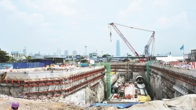 第二捷运目前在施工中，新政府周三取消宣布第三捷运计划，交通规划专家建议，政府或许可在国家经济走上轨道后，重新启动这个再未来对大吉隆坡有正面影响的计划。