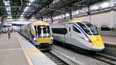 马来亚铁道公司宣布，将配合开斋节，再额外增加6趟双轨电动火车班次，即1万9800张电动火车票，以载送更多游子回乡欢庆佳节。