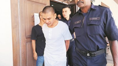 莫哈末沙里尔在俯首认罪后，被判12年监禁以及鞭刑 10下。