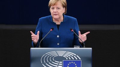德国总理默克尔在欧洲议会发言时直言“我们可以依赖别人的时代已经过去”，力撑法国总理马克龙建立欧洲军队的倡议。