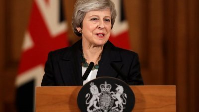 英国首相特丽莎梅在伦敦唐宁街召开记者会，就脱欧协议引起反弹作出回应。