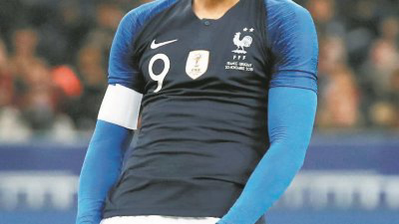 吉鲁除了打进了自己在法国国家队的首个点球，同时也收获国家队第33球。