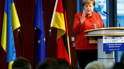 德国总理默克尔在德国-乌克兰经济论坛上，谈到乌克兰和俄罗斯在刻赤海峡的冲突，并呼吁相关各方保持克制。