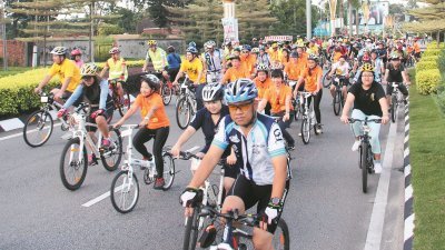 为了将怡保打造成为体育城，怡保市政厅将主办更多体育休闲活动如脚车行，以便鼓励人民朝向健康生活。（档案照）