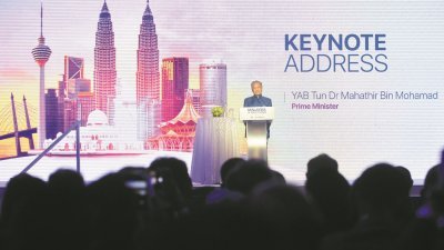 首相敦马哈迪出席《马来西亚新曙光研讨会》作开场分享。