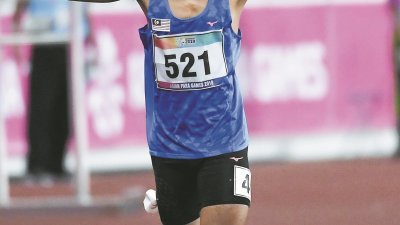 大马名将里祖安在男子T36级100和400公尺竞跑，以无敌姿态封王，其100公尺的成绩更打破了世界纪录！