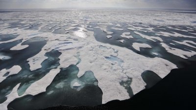联合国调查报告显示，若依照目前的升温趋势，北极海很快就会出现夏月无冰的情况 。  