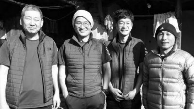 韩国攀山家金昌浩（左二）与队友葬身尼泊尔。