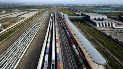 中国“一带一路”计划在全球影响力日增，其中与非洲近年在基础设施建设领域，展开了一系列重大合作。这是由中国在肯尼亚承建的蒙内铁路。