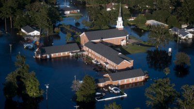 飓风“弗洛伦斯”引发洪水，南卡罗来纳州严重淹水。