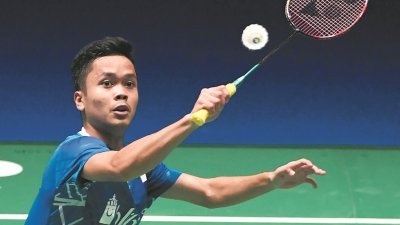 22岁的印尼一哥京汀（图）本赛季第四次将中国奥运冠军谌龙斩落马下，宣告年轻一代球员的崛起！