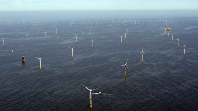 德国发展再生能源多年有成，碳排量在去年明显下滑。图为位于北海的离岸风场Nordsee One。
