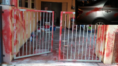 住家大门在两周前已被阿窿泼红漆。
