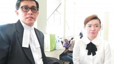 黄觥发（左）以2个理由获得芙蓉高庭法官展延起诉案件。右为院方委员会主席拿汀蔡礼嫔。