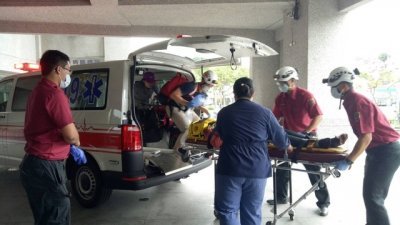 马来西亚籍游客送医时无生命征象。