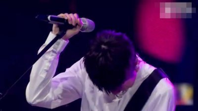 王源透露这首歌创作时，表示有很多他自己的情绪，王源低头痛哭，台下观众也掀起一阵骚动。