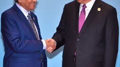 在一带一路领导人圆桌峰会上，首相与中国国家主席习近平握手，两人均露出亲切笑容。