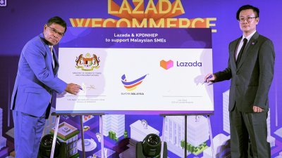 赛夫丁纳苏申（左）为Lazada网购平台活动主持开幕。右为大马Lazada公司首席执行员周南。