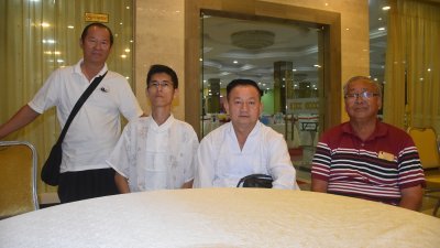 道总召开记者会要邓章钦交待，左起为余胜才、童康荣、陈和章和叶建峰。