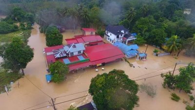 时隔数日，吉兰丹州再次遭遇水劫，灾黎达至2374人，一夜滂沱大雨后，该州多县市更不见寸土，仿佛成了汪洋一片。
