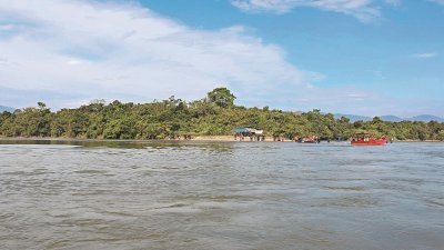 与甘榜嘉旺隔河相望的拉雅岛，传说是公主遭诅咒而化身的孤岛，并蕴藏著打造为生态旅游区的条件。