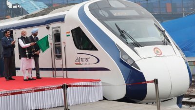 印度总理莫迪上周五才在新德里为“致敬印度”号次高速列车主持首航仪式，没料该列车在次日即发生故障。