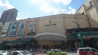 作为吉隆坡武吉免登区历史最悠久的购物中心，金河广场并不甘于淹没在发展的洪流中，极力改革求变，以迎接新挑战。 （摄影：陈启新）
