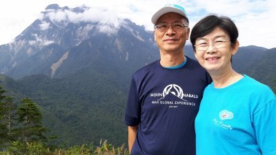 患癌后，陈美玲突破自我，与Max Family成员及丈夫杨玉春挑战登山！虽然没有攻顶，但陈美玲依然满足。