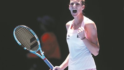 捷克7号种子普利斯科娃（图），以6比4、4比6、7比5战胜美国16号种子、23届大满贯冠军莎丽娜-威廉斯，职业生涯首次闯入澳网女单半决赛。