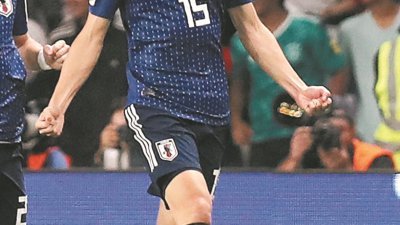 效力德首球队维德不莱梅的日本前锋大迫勇也（图），为球队独中双元，包括攻入一个点球，成为“东洋军”淘汰伊朗，跻身亚洲杯决赛的最大功臣。