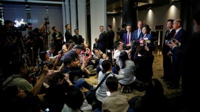 台湾总统蔡英文过境美国纽约，准备出席周五的台美企业峰会时，被大批媒体包围。