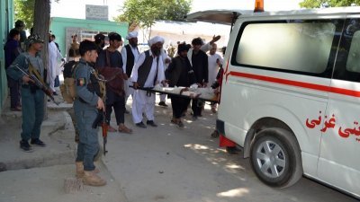 塔利班组织上周六再度以自杀式炸弹袭击阿富汗西部巴德吉斯省一家酒店，造成约4死20伤。图为塔利班上周日以自杀炸弹袭击中部加兹尼省。