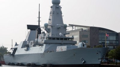 英国政府上周五宣布会派“邓肯”号驱逐舰到波斯湾，接替将按计划维修及人员转换的护卫舰“蒙特罗斯”号。