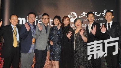 金东虎（左起）、闻天祥、庄景燊、李劭婕、吴佩玲、周蓓姬、吕杨及赵德胤一同为《台湾电影之夜2019》开幕。
