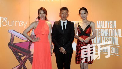 《灼人秘密》导演赵德胤和两位主角夏于乔与吴可熙来马出席今届大马国家电影节开幕礼，并趁机为电影宣传。