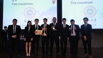 东吴大学辩论队夺下工行杯第九届亚太辩论华语公开赛冠军杯。马来西亚理科大学（总院校）辩论队则拿下亚军。