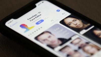 “变老滤镜”FaceApp受到广大网民的追捧，但也存在著会侵害用户隐私权的疑虑。