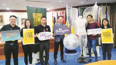柯玟良（左起）、邓惠群、黄继昇、杨顺兴、陈泓羽及佐瑟芬呼吁民把握最后机会，参与2019年乔治市艺术节。