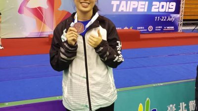 24岁的文炜楹在中华台北听障羽球世锦赛，助大马摘下女单铜牌，为国争光！