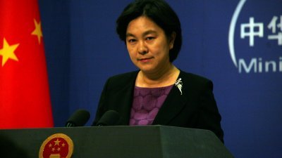 中国外交部发言人华春莹周二表示，反送中抗争是美方的作品，并称“玩火者必自焚”。