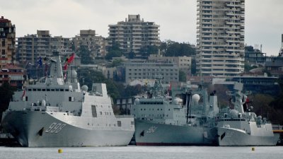 3艘中国军舰周一停靠在悉尼港花园岛海军基地，引起当地民众惊讶和媒体关注。
