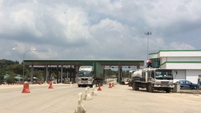 马泰边境黑木山关卡将在6月17日起，全面24小时开放通关予物流运输的货运卡车。（档案照）