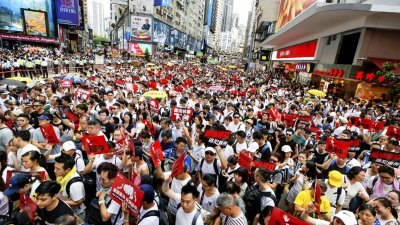 香港政府审订《逃犯条例》引爆港人怒火，香港民阵周日发起反对修例游行（或称反送中游行），预估上街人数可达50万人，更有多国、多个城市声援游行。