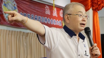 魏家祥力指希盟内的行动党的正副部长表现差劲，不敢为华社发声。