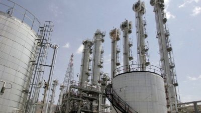 伊朗原子能组织周一宣布，伊朗将在本月27日，将浓缩铀库存提高至300公斤以上，并称将“根据国家的需求增加铀浓缩水平”。图为伊朗在阿拉克的一个重水反应堆。
